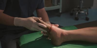 دکتر در لبه پرتگاه